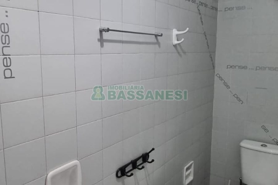 Sala com 180m², no bairro Centro em Caxias do Sul para Alugar