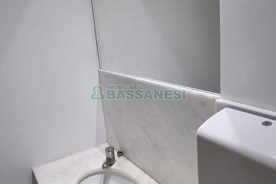 Sala com 180m², no bairro Centro em Caxias do Sul para Alugar