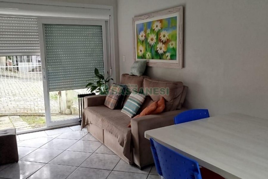 Sobrado com 90m², 2 dormitórios, 1 vaga, no bairro São Victor COHAB em Caxias do Sul para Comprar