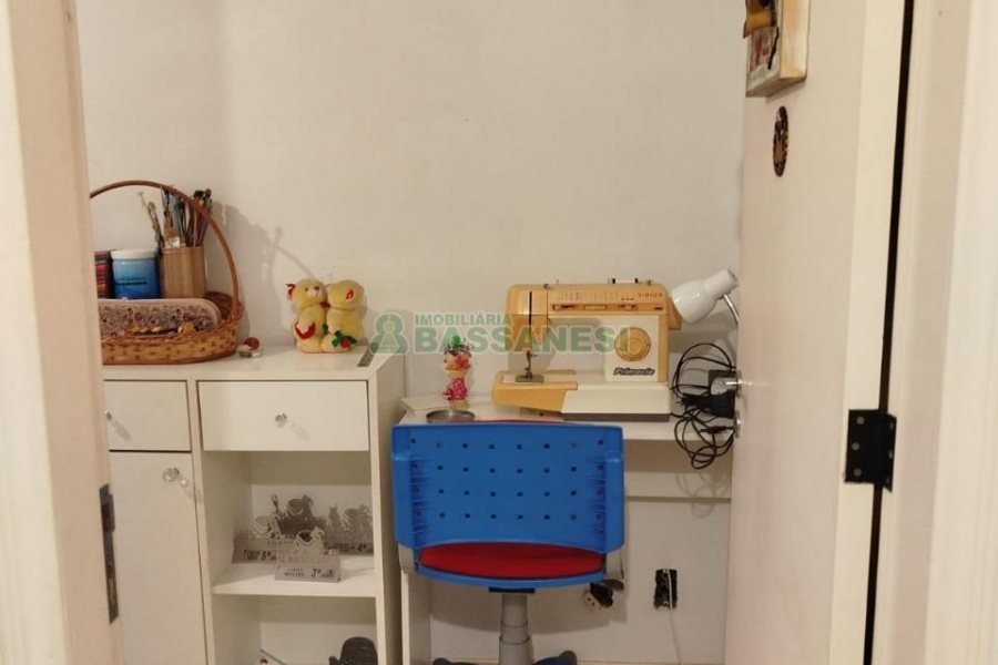 Sobrado com 90m², 2 dormitórios, 1 vaga, no bairro São Victor COHAB em Caxias do Sul para Comprar