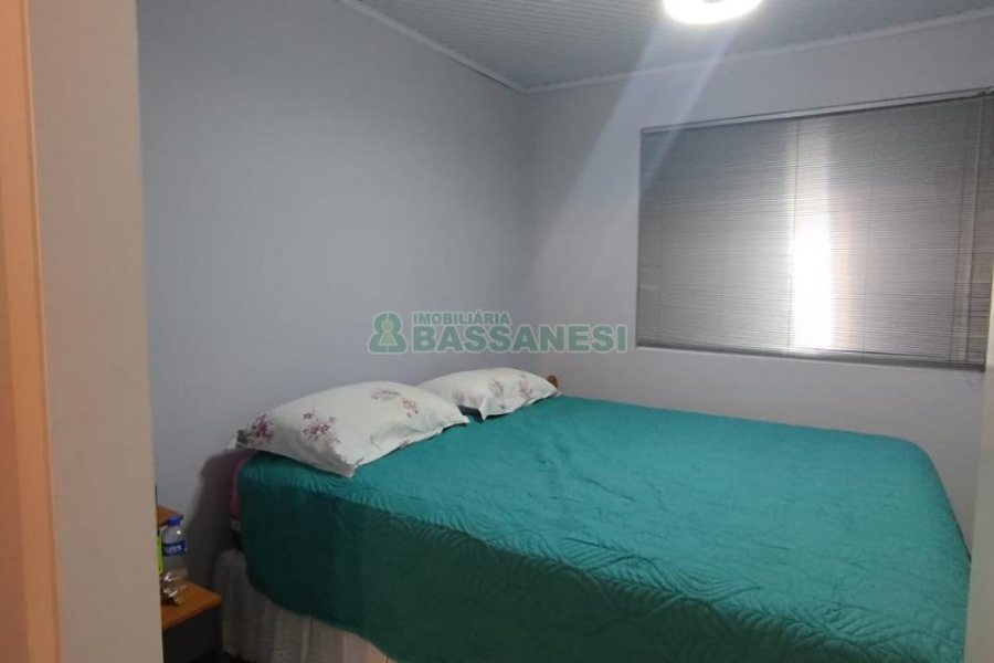 Sobrado com 90m², 2 dormitórios, 1 vaga, no bairro São Victor COHAB em Caxias do Sul para Comprar