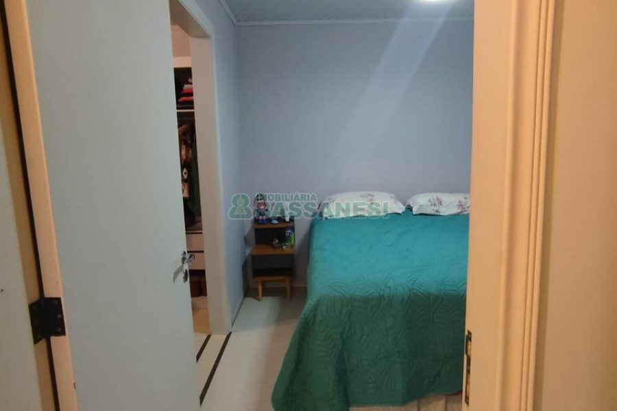 Sobrado com 90m², 2 dormitórios, 1 vaga, no bairro São Victor COHAB em Caxias do Sul para Comprar