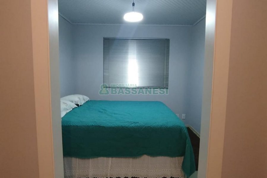 Sobrado com 90m², 2 dormitórios, 1 vaga, no bairro São Victor COHAB em Caxias do Sul para Comprar