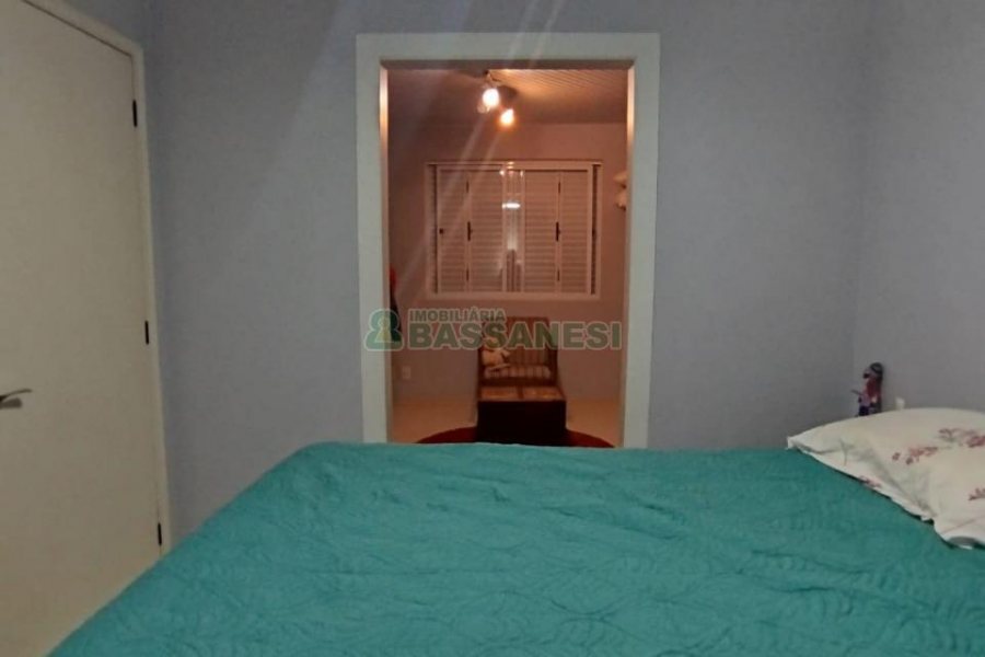 Sobrado com 90m², 2 dormitórios, 1 vaga, no bairro São Victor COHAB em Caxias do Sul para Comprar