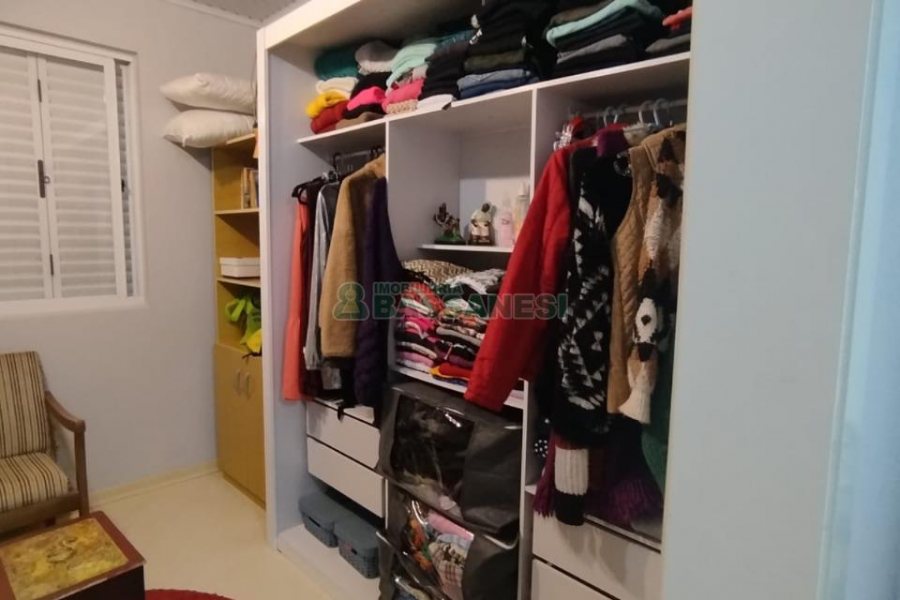 Sobrado com 90m², 2 dormitórios, 1 vaga, no bairro São Victor COHAB em Caxias do Sul para Comprar