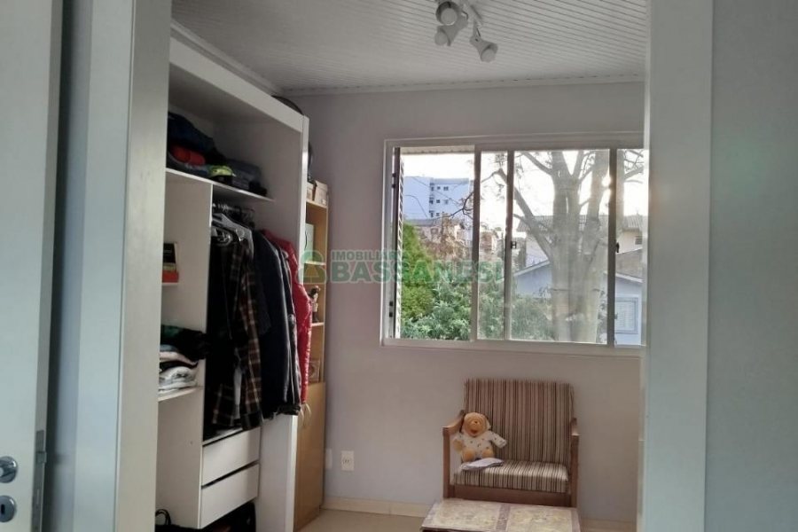 Sobrado com 90m², 2 dormitórios, 1 vaga, no bairro São Victor COHAB em Caxias do Sul para Comprar