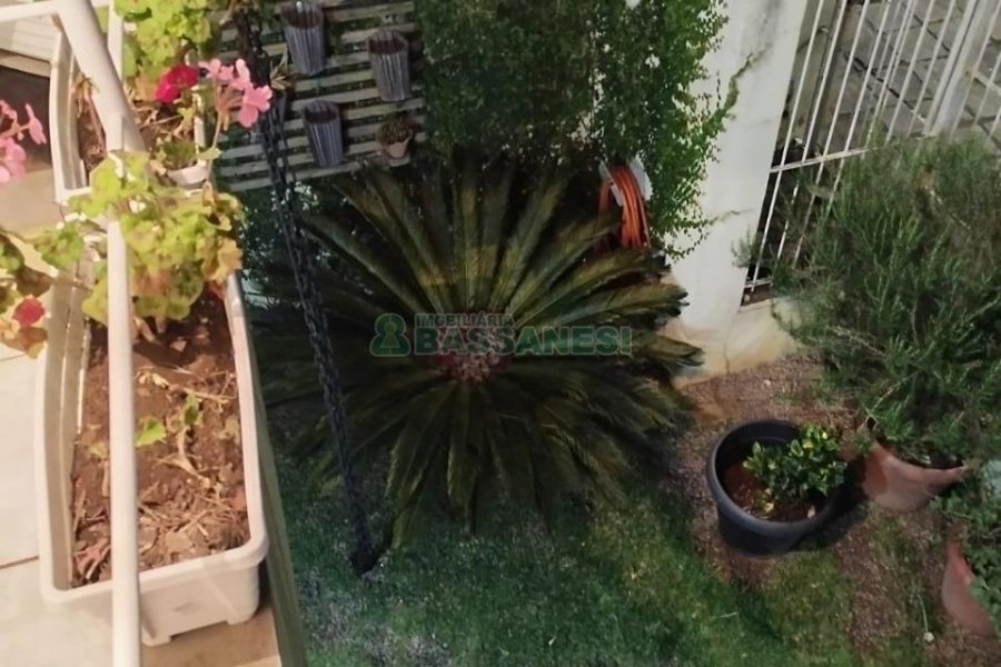 Sobrado com 90m², 2 dormitórios, 1 vaga, no bairro São Victor COHAB em Caxias do Sul para Comprar