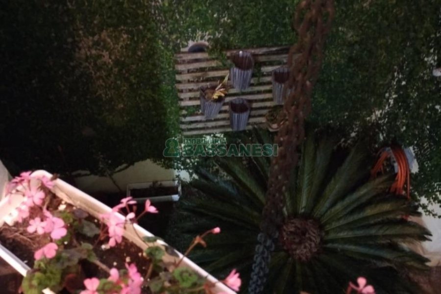 Sobrado com 90m², 2 dormitórios, 1 vaga, no bairro São Victor COHAB em Caxias do Sul para Comprar