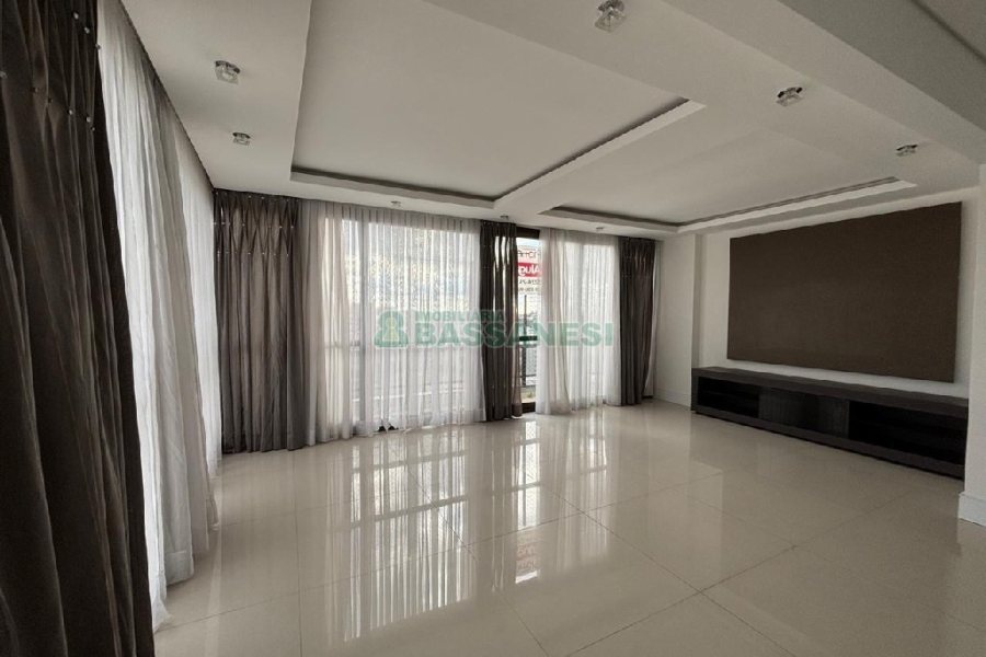 Apartamento com 230m², 3 dormitórios, 2 vagas, no bairro Santa Catarina em Caxias do Sul para Alugar