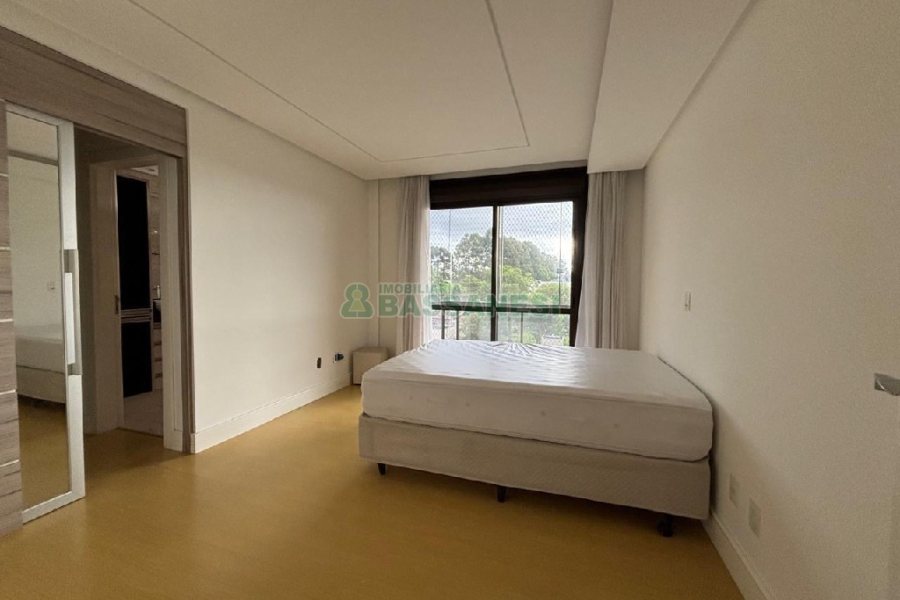 Apartamento com 230m², 3 dormitórios, 2 vagas, no bairro Santa Catarina em Caxias do Sul para Alugar