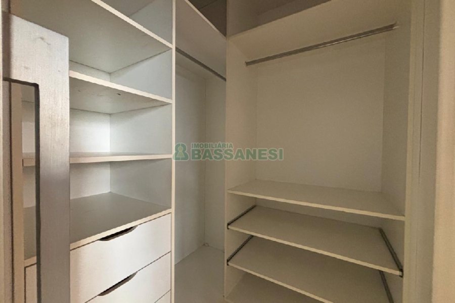 Apartamento com 230m², 3 dormitórios, 2 vagas, no bairro Santa Catarina em Caxias do Sul para Alugar
