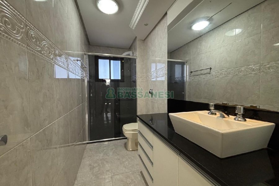 Apartamento com 230m², 3 dormitórios, 2 vagas, no bairro Santa Catarina em Caxias do Sul para Alugar