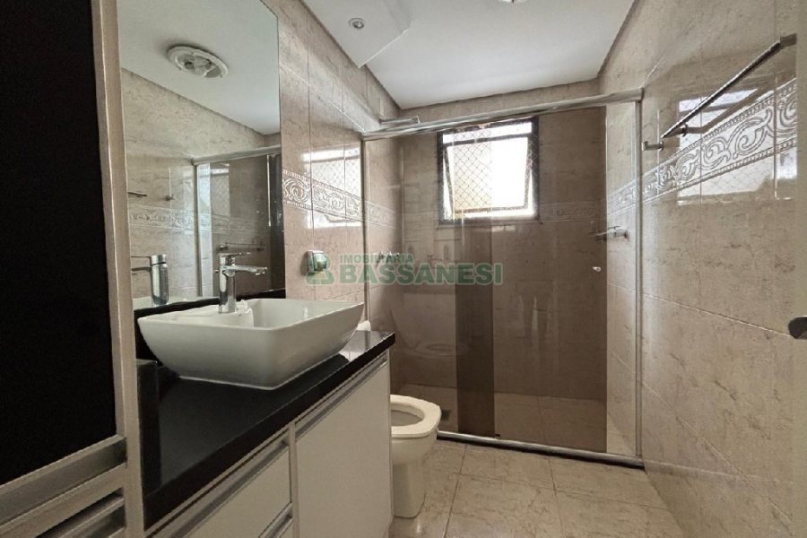 Apartamento com 230m², 3 dormitórios, 2 vagas, no bairro Santa Catarina em Caxias do Sul para Alugar