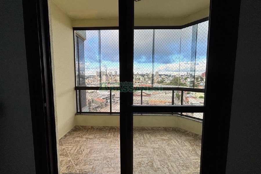 Apartamento com 230m², 3 dormitórios, 2 vagas, no bairro Santa Catarina em Caxias do Sul para Alugar