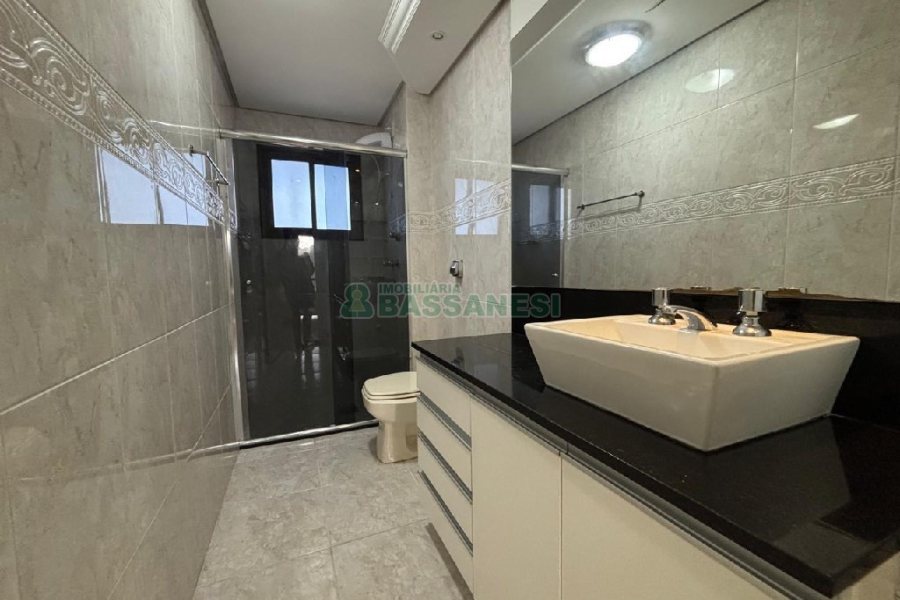 Apartamento com 230m², 3 dormitórios, 2 vagas, no bairro Santa Catarina em Caxias do Sul para Alugar