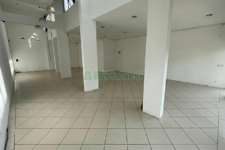 Loja com 130m², no bairro São Pelegrino em Caxias do Sul para Alugar