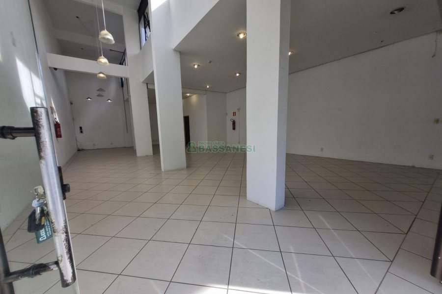Loja com 130m², no bairro São Pelegrino em Caxias do Sul para Alugar