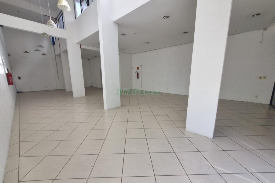 Loja com 130m², no bairro São Pelegrino em Caxias do Sul para Alugar