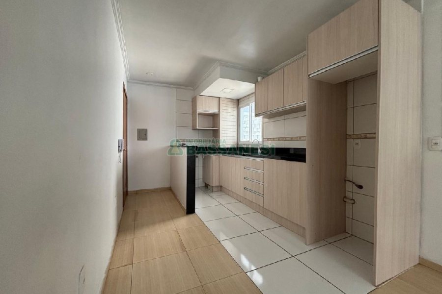 Apartamento com 67m², 2 dormitórios, 1 vaga, no bairro Vinhedos em Caxias do Sul para Alugar