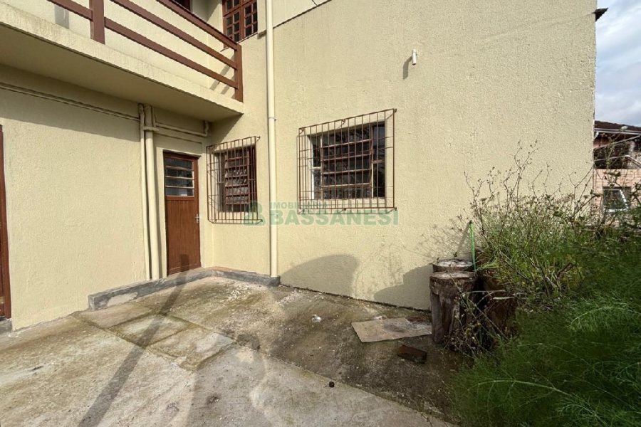 Casa com 72m², 2 dormitórios, 1 vaga, no bairro Pioneiro em Caxias do Sul para Alugar