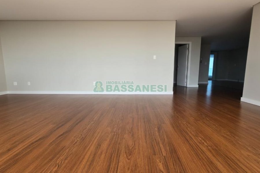 Apartamento com 178m², 3 dormitórios, 3 vagas, no bairro Centro em Caxias do Sul para Comprar