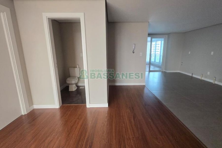 Apartamento com 178m², 3 dormitórios, 3 vagas, no bairro Centro em Caxias do Sul para Comprar