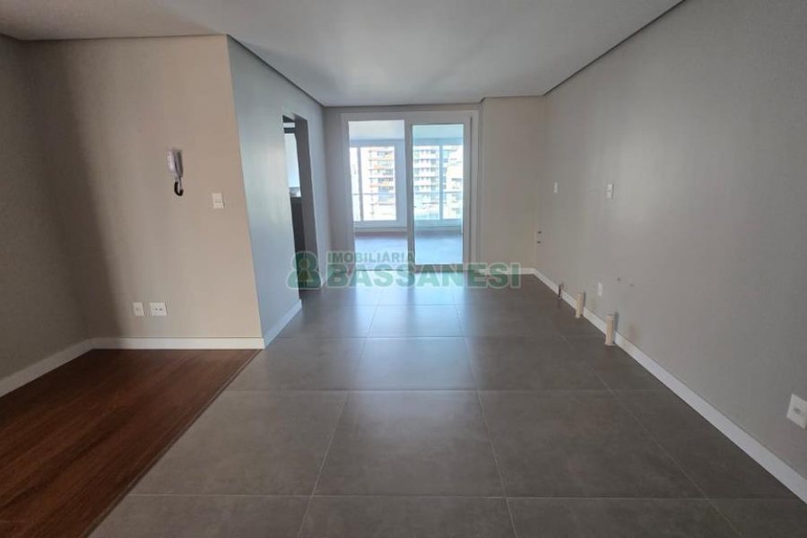 Apartamento com 178m², 3 dormitórios, 3 vagas, no bairro Centro em Caxias do Sul para Comprar