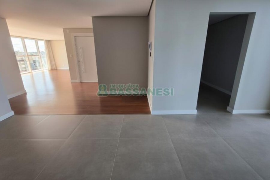 Apartamento com 178m², 3 dormitórios, 3 vagas, no bairro Centro em Caxias do Sul para Comprar