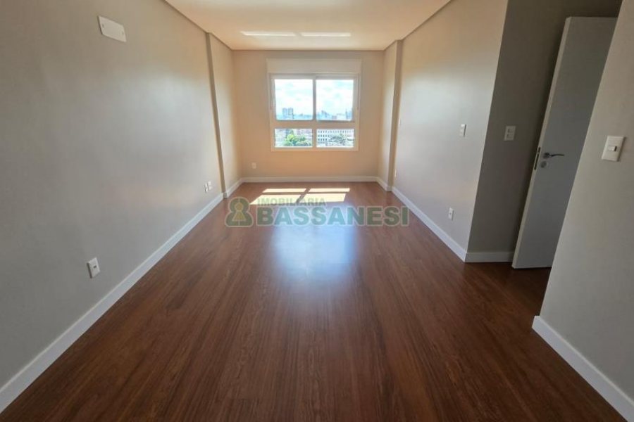 Apartamento com 178m², 3 dormitórios, 3 vagas, no bairro Centro em Caxias do Sul para Comprar