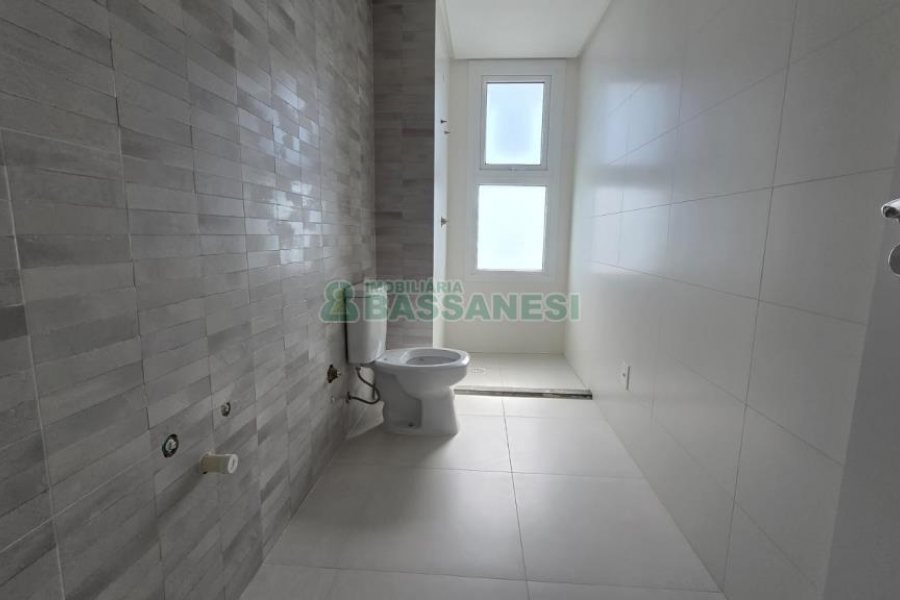 Apartamento com 178m², 3 dormitórios, 3 vagas, no bairro Centro em Caxias do Sul para Comprar