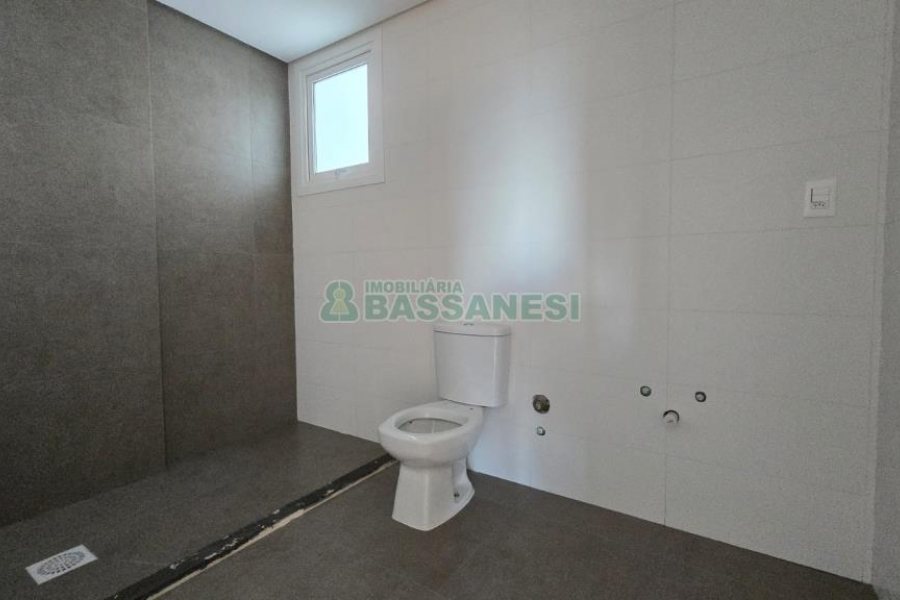 Apartamento com 178m², 3 dormitórios, 3 vagas, no bairro Centro em Caxias do Sul para Comprar