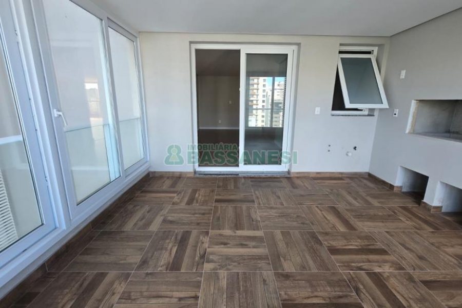 Apartamento com 178m², 3 dormitórios, 3 vagas, no bairro Centro em Caxias do Sul para Comprar