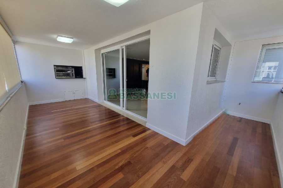 Apto Mobiliado com 196m², 3 dormitórios, 3 vagas, no bairro Exposição em Caxias do Sul para Alugar