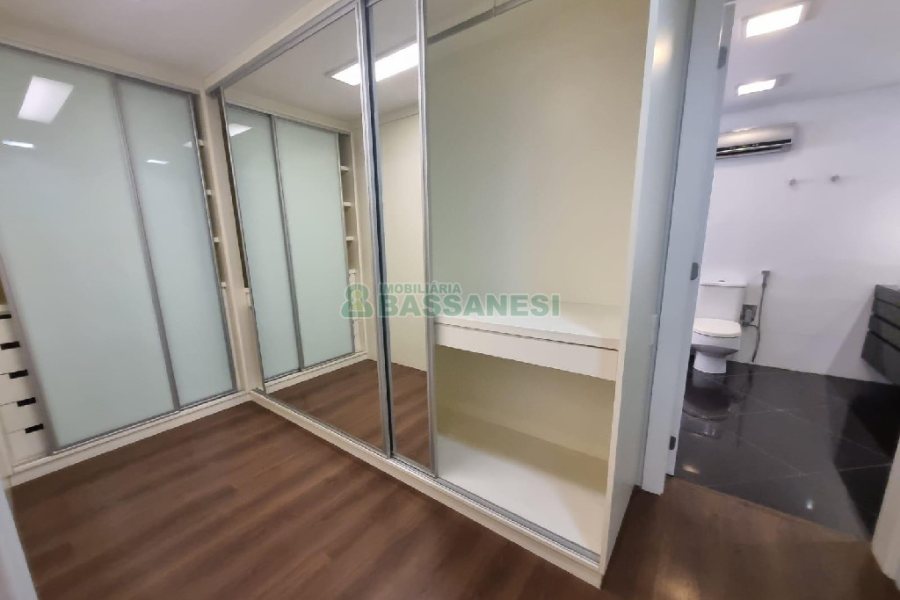 Apto Mobiliado com 196m², 3 dormitórios, 3 vagas, no bairro Exposição em Caxias do Sul para Alugar