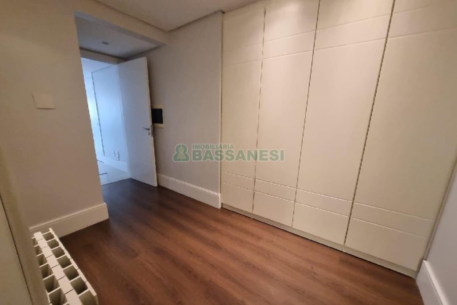 Apto Mobiliado com 196m², 3 dormitórios, 3 vagas, no bairro Exposição em Caxias do Sul para Alugar