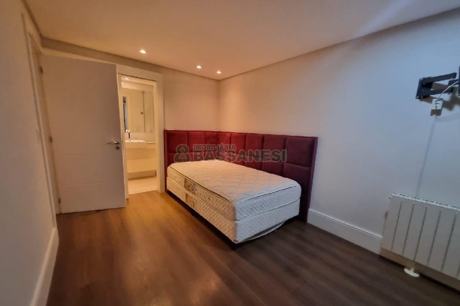 Apto Mobiliado com 196m², 3 dormitórios, 3 vagas, no bairro Exposição em Caxias do Sul para Alugar