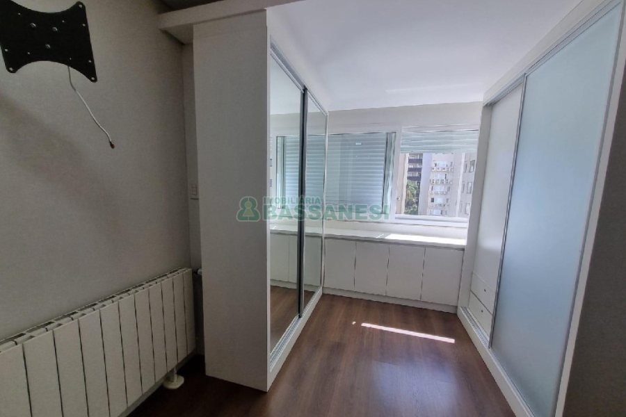 Apto Mobiliado com 196m², 3 dormitórios, 3 vagas, no bairro Exposição em Caxias do Sul para Alugar