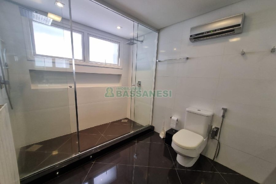 Apto Mobiliado com 196m², 3 dormitórios, 3 vagas, no bairro Exposição em Caxias do Sul para Alugar