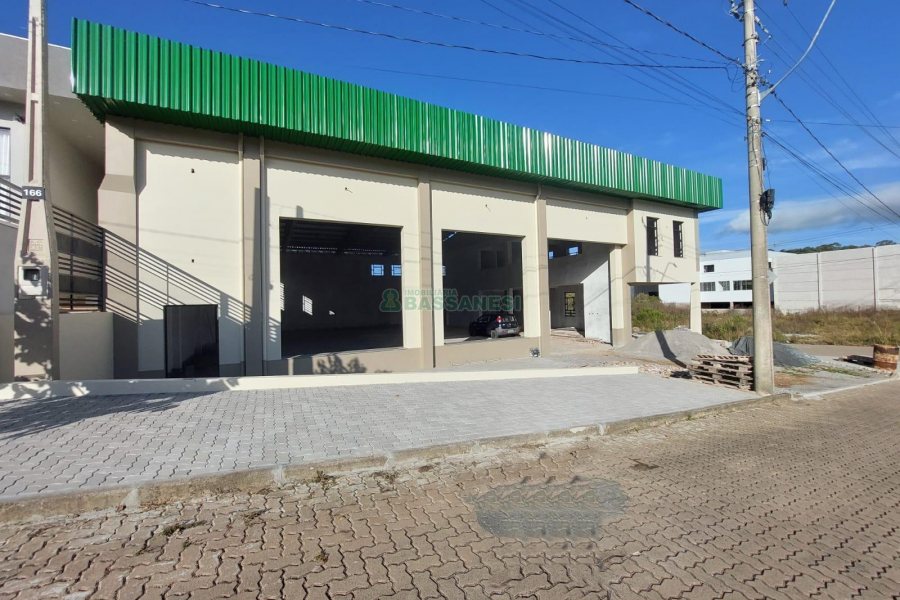 Pavilhão com 650m², 6 vagas, no bairro Jardim das Hortências em Caxias do Sul para Alugar