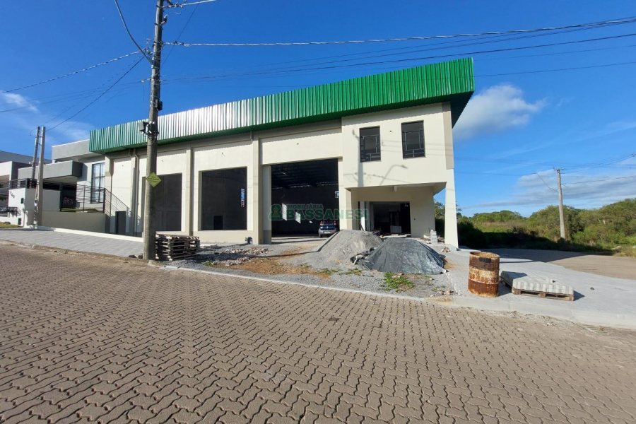 Pavilhão com 650m², 6 vagas, no bairro Jardim das Hortências em Caxias do Sul para Alugar