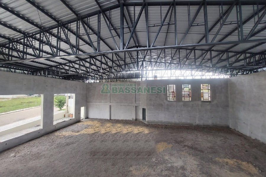 Pavilhão com 650m², 6 vagas, no bairro Jardim das Hortências em Caxias do Sul para Alugar