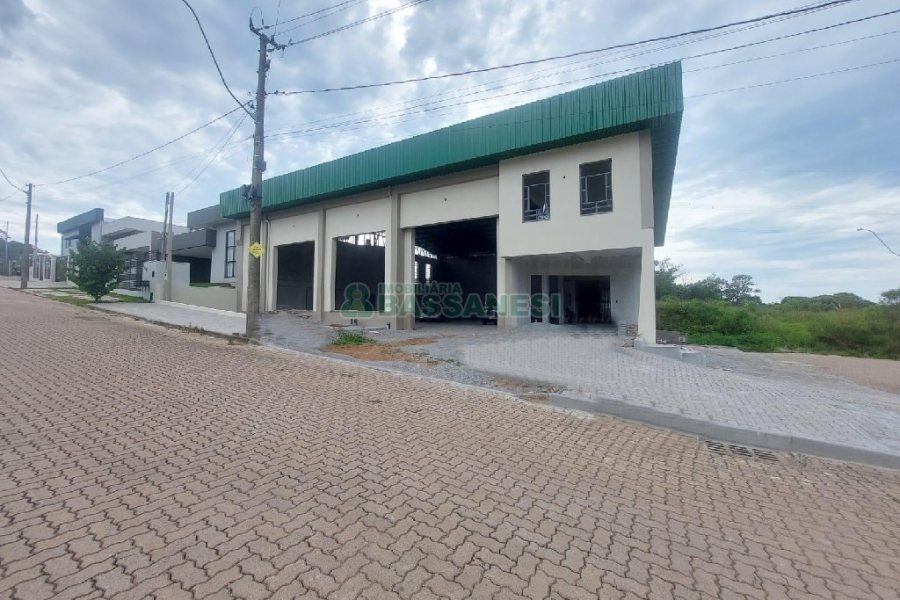 Pavilhão com 650m², 6 vagas, no bairro Jardim das Hortências em Caxias do Sul para Alugar