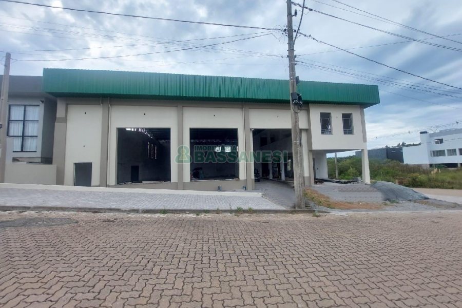 Pavilhão com 650m², 6 vagas, no bairro Jardim das Hortências em Caxias do Sul para Alugar