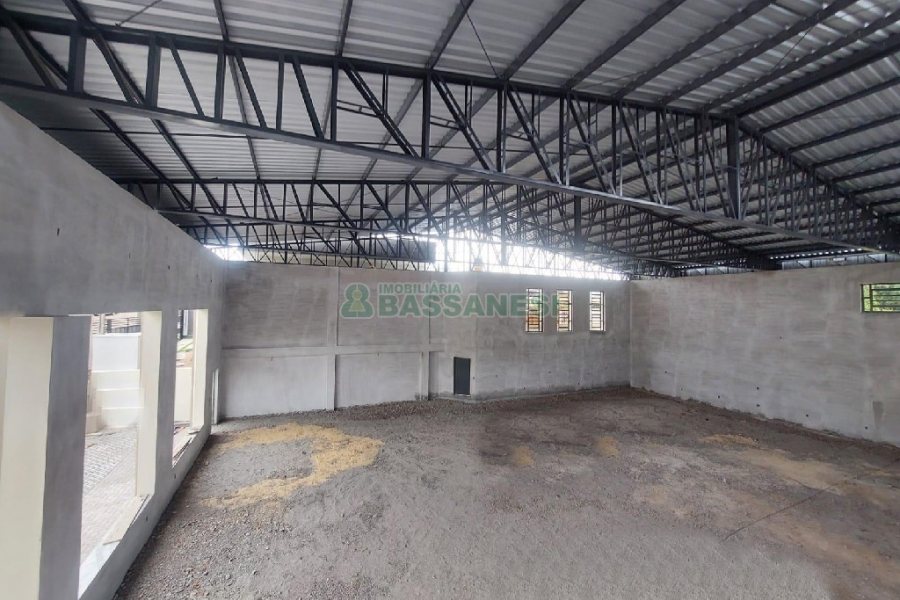 Pavilhão com 650m², 6 vagas, no bairro Jardim das Hortências em Caxias do Sul para Alugar