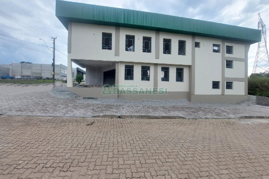 Pavilhão com 650m², 6 vagas, no bairro Jardim das Hortências em Caxias do Sul para Alugar