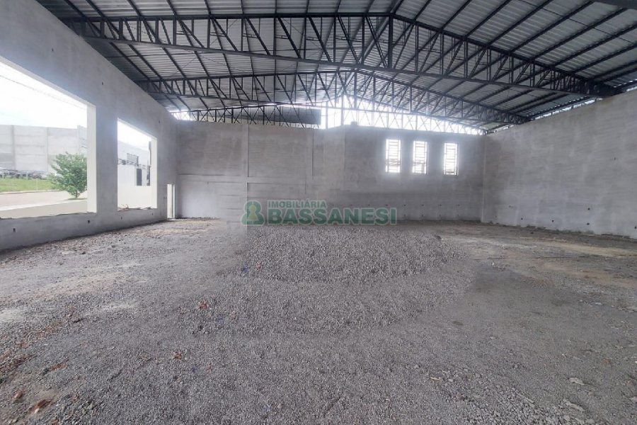 Pavilhão com 650m², 6 vagas, no bairro Jardim das Hortências em Caxias do Sul para Alugar