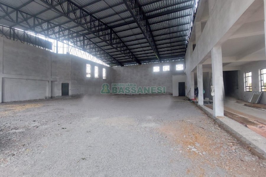 Pavilhão com 650m², 6 vagas, no bairro Jardim das Hortências em Caxias do Sul para Alugar