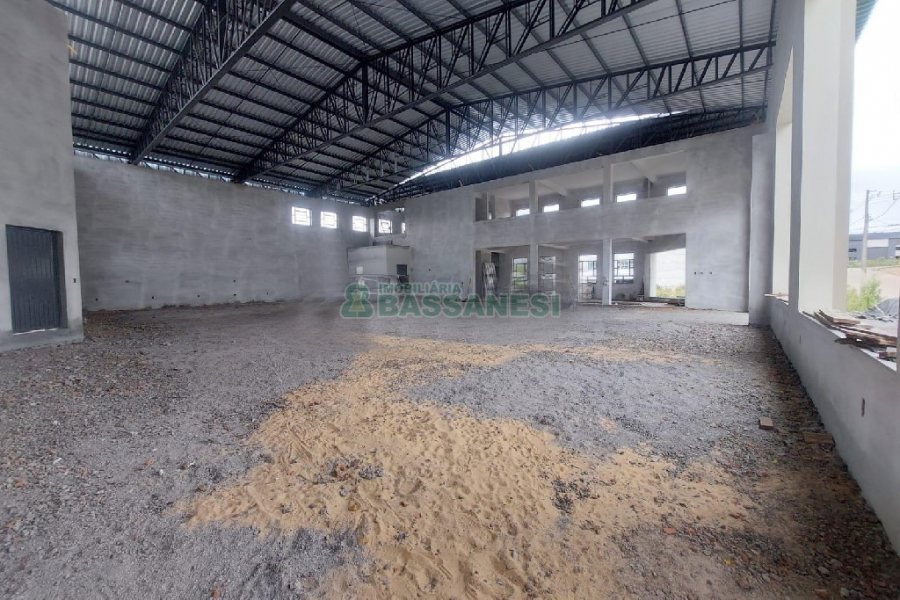 Pavilhão com 650m², 6 vagas, no bairro Jardim das Hortências em Caxias do Sul para Alugar
