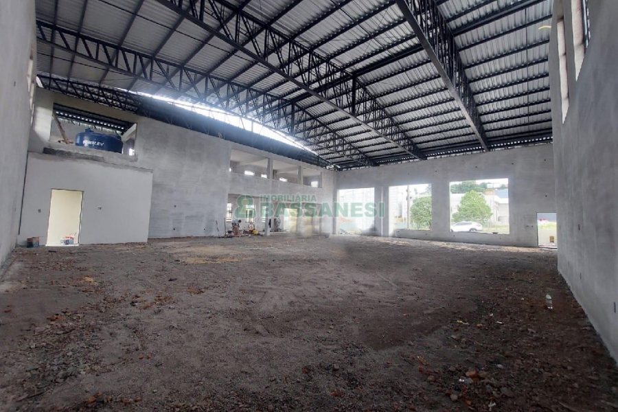 Pavilhão com 650m², 6 vagas, no bairro Jardim das Hortências em Caxias do Sul para Alugar