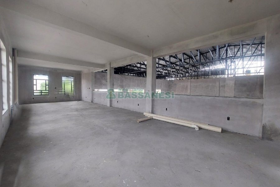 Pavilhão com 650m², 6 vagas, no bairro Jardim das Hortências em Caxias do Sul para Alugar